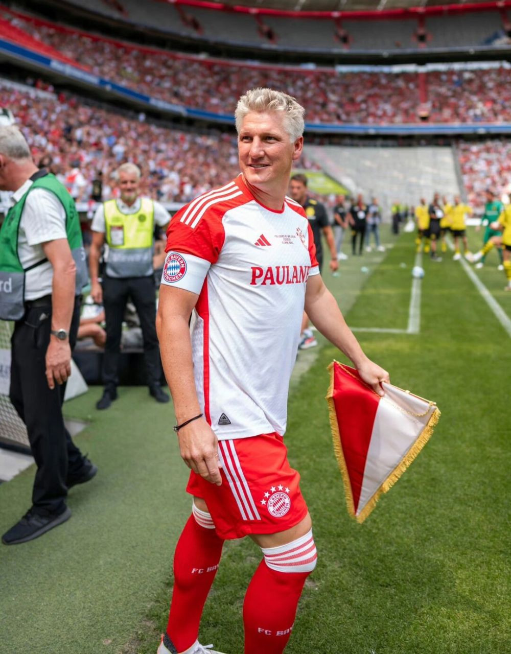 小猪施魏因施泰格366966岁生日快乐98 今天是拜仁名宿施魏因施