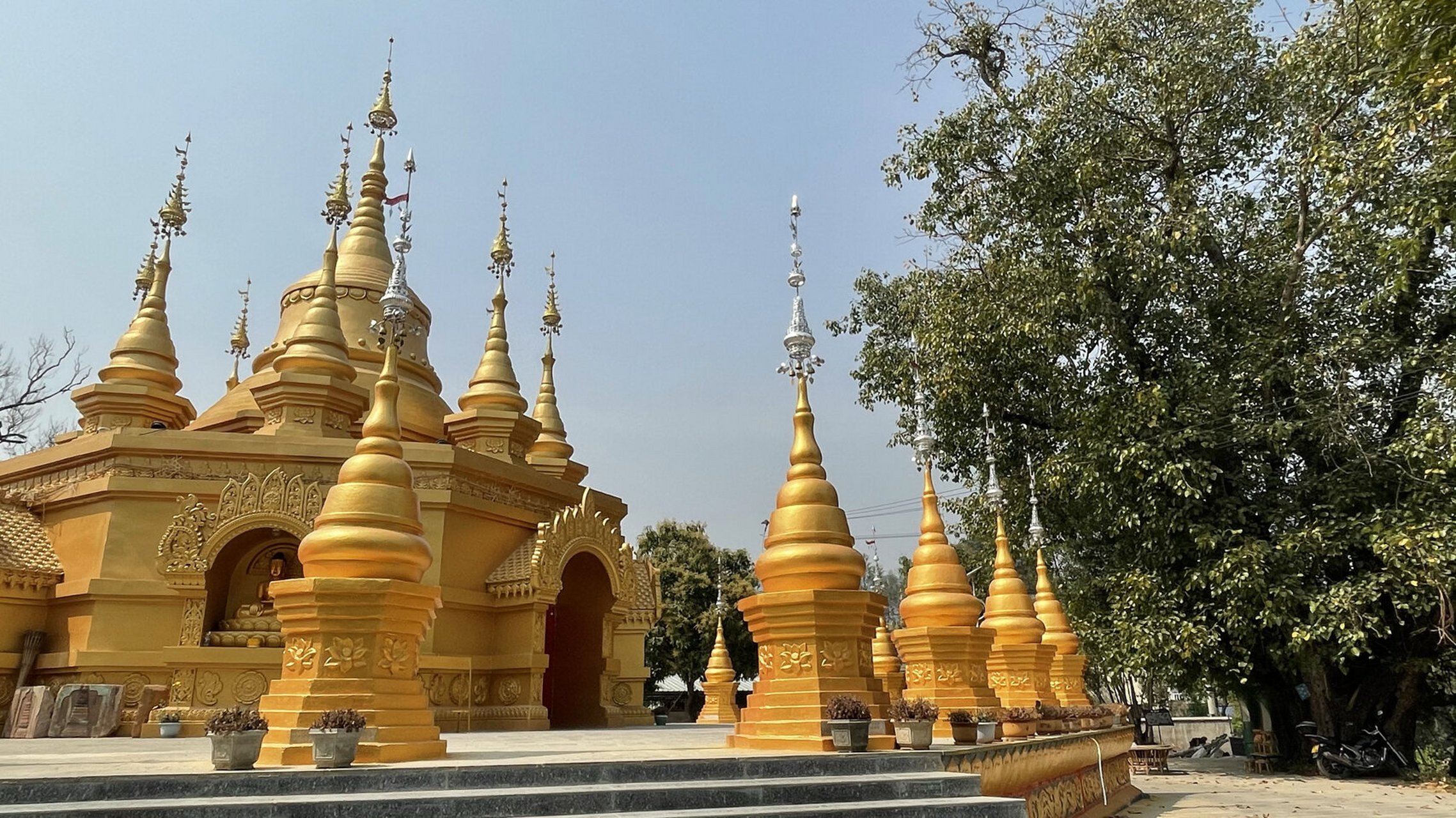 云顶山下的傣族村寨——景亢村 云南.临沧.双江. 景亢村,傣族村寨.