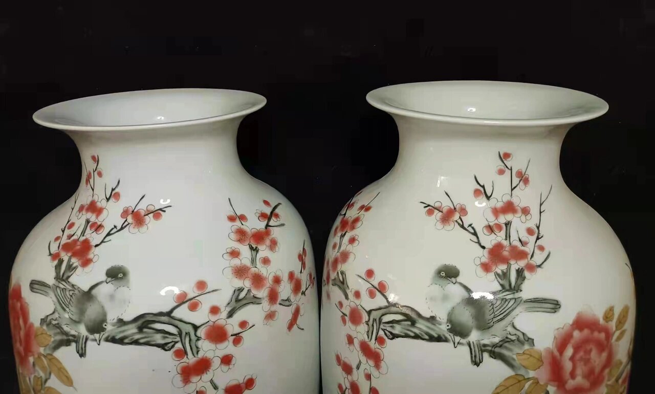 怀仁堂花鸟纹花瓶一对,成色如.@诺贝尔开心奖的动态