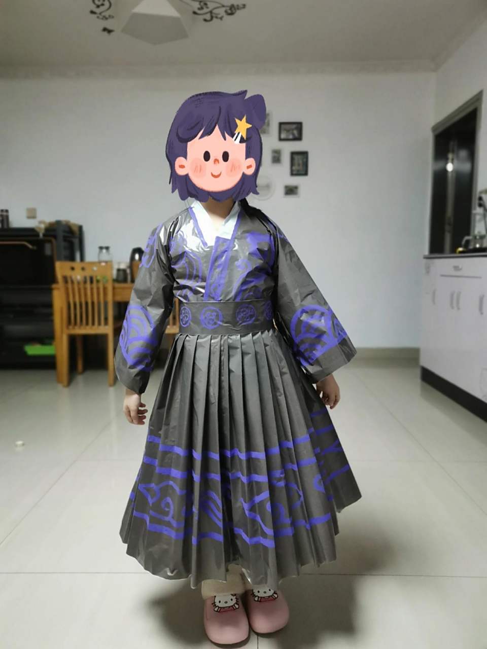 幼儿园环保时装秀,快递袋男童汉服 我庆幸我的孩子躲过了这项作业