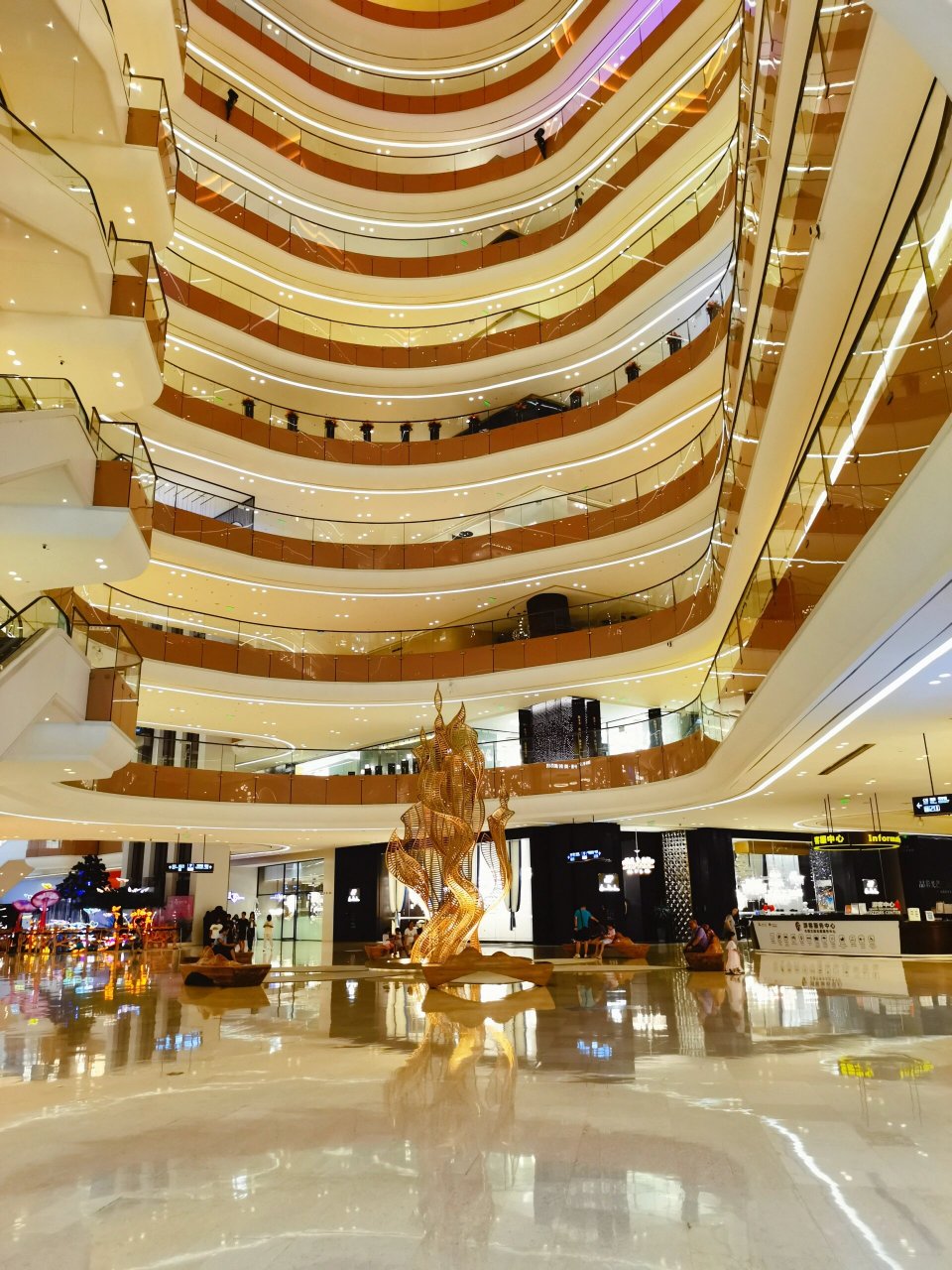 古镇灯饰丨华艺广场 中山市古镇,是闻名国内外的"中国灯饰之都".