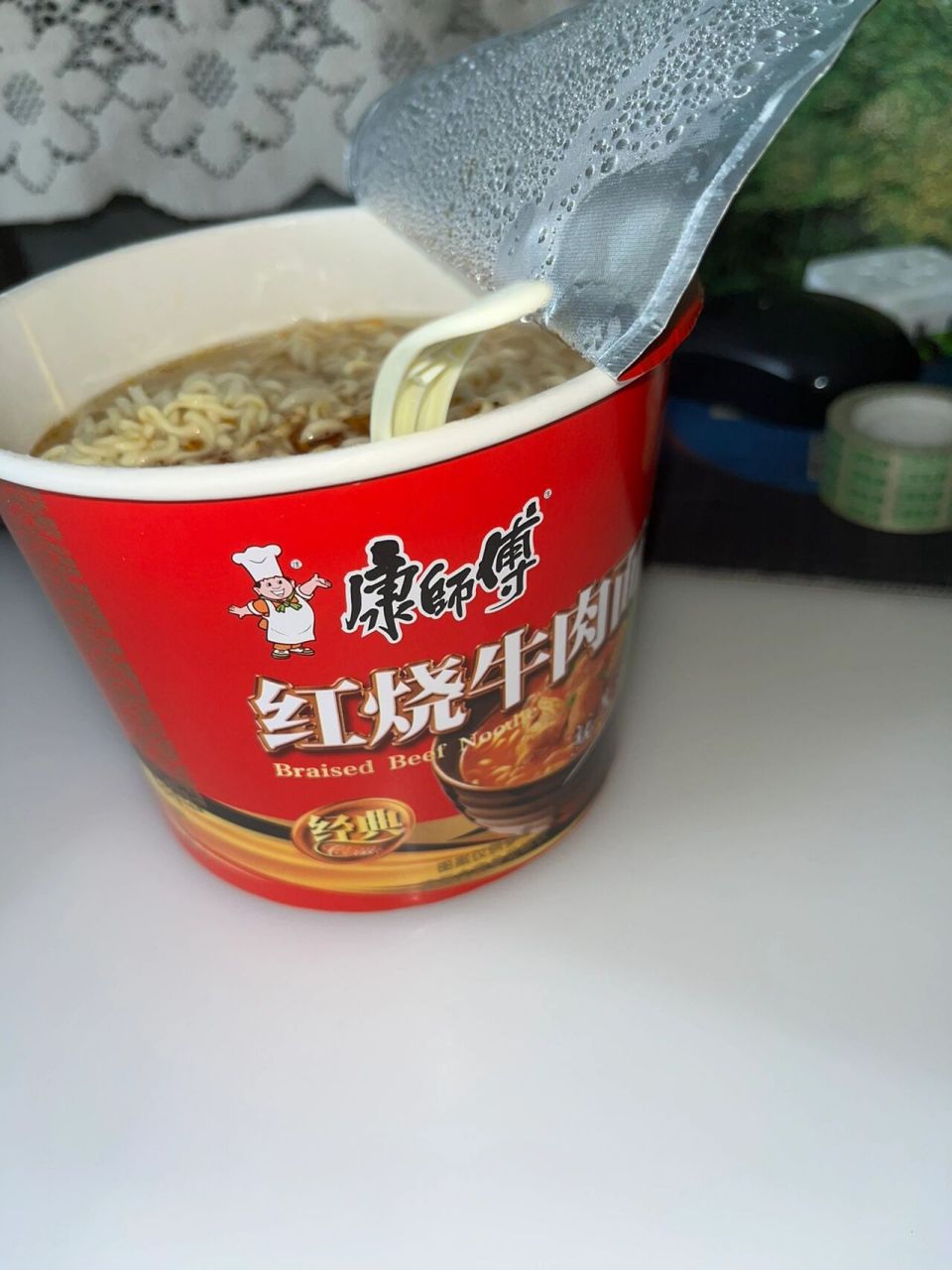 康师傅红烧牛肉面 味道好吃极了