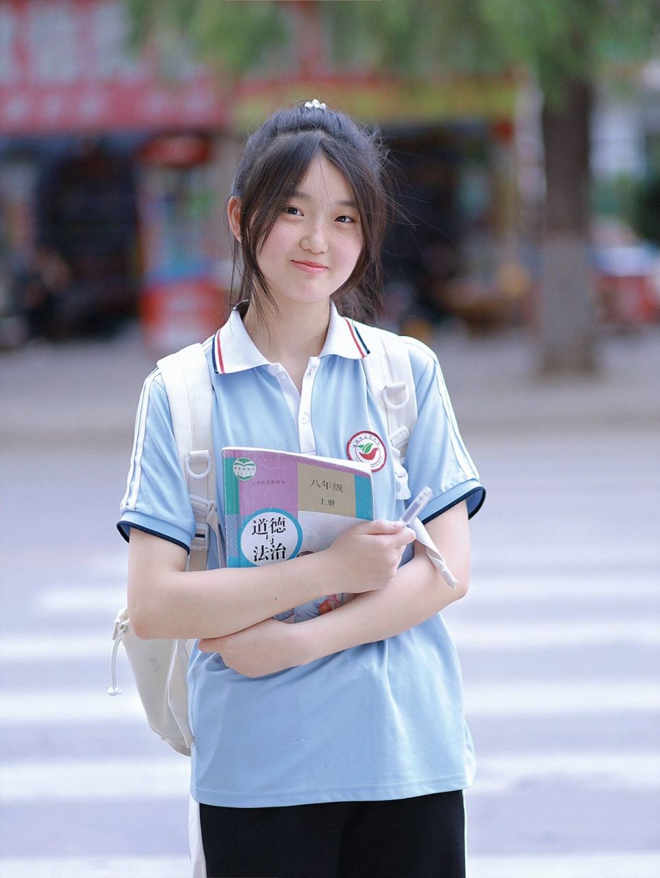 隔了好几届的漂亮学妹,实验的校服现在真的好好好好看哇!