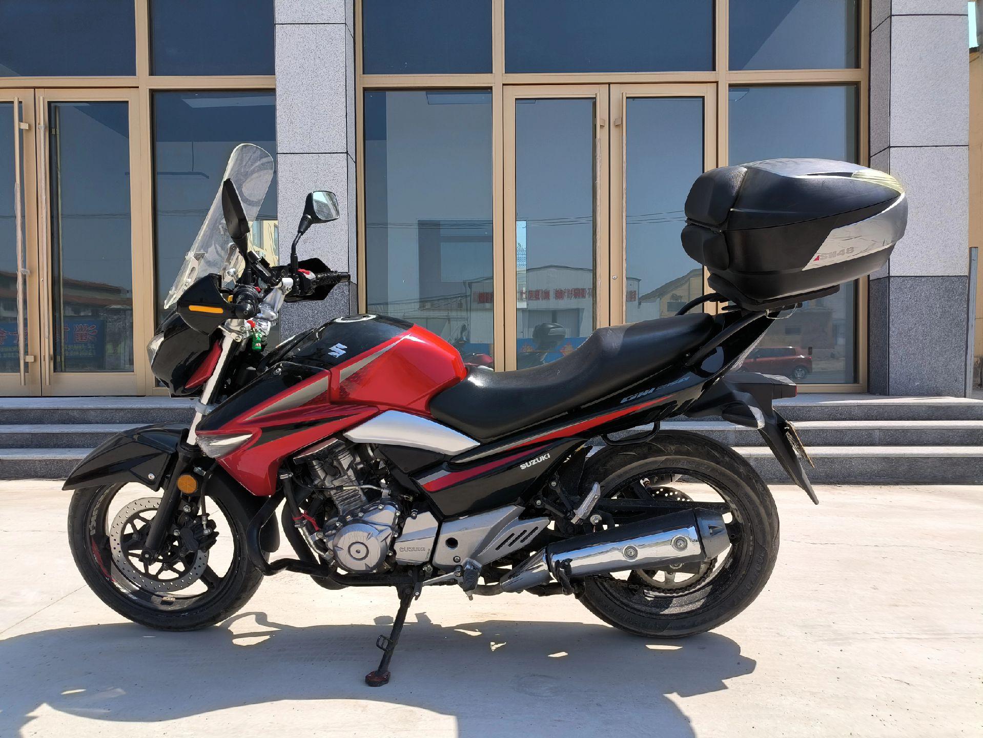 17红色铃木骊驰gw250