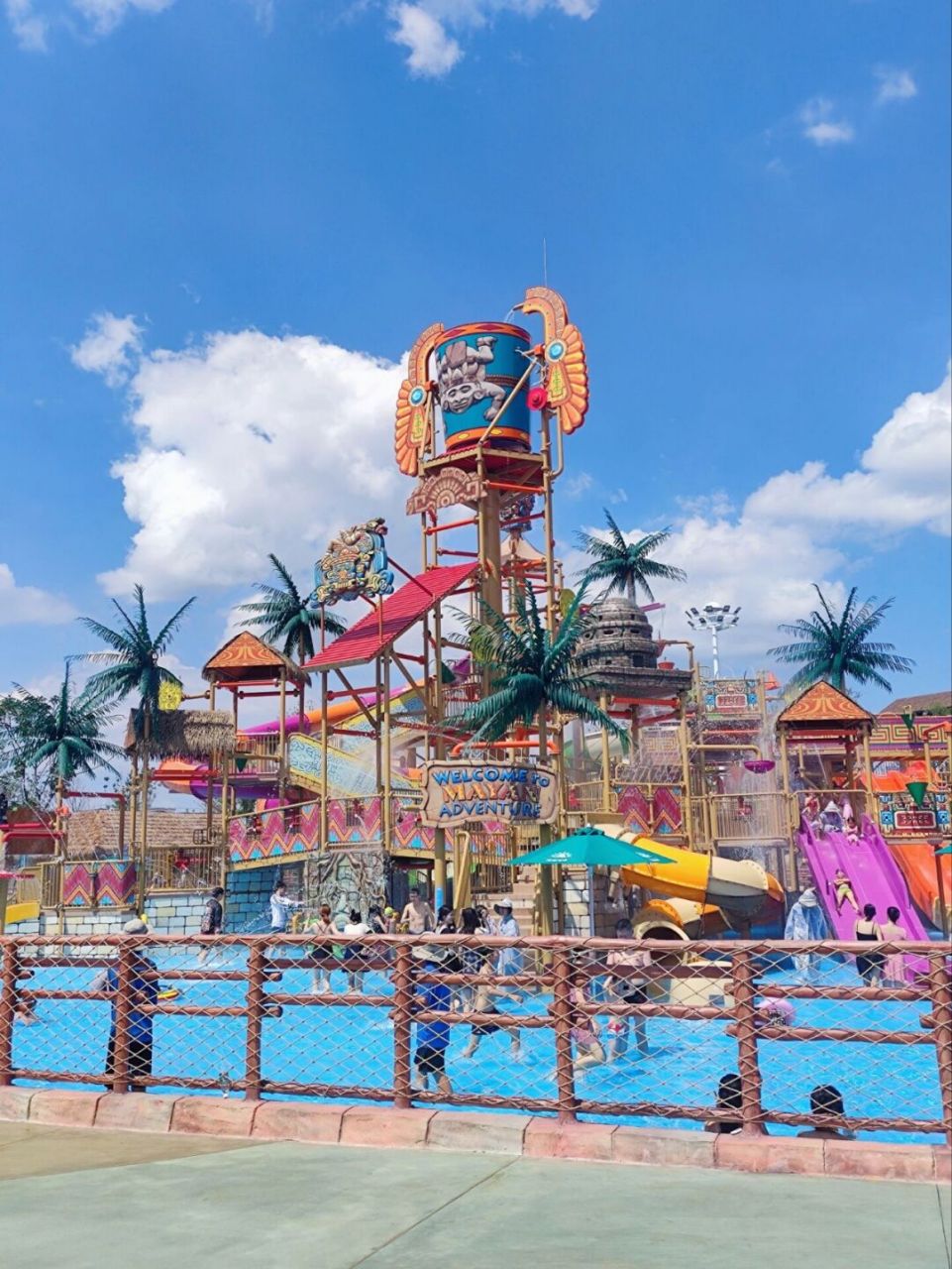 夏日的快乐就应该泡在蓝色的水里参加电音节 heya"电音节"你听说了没