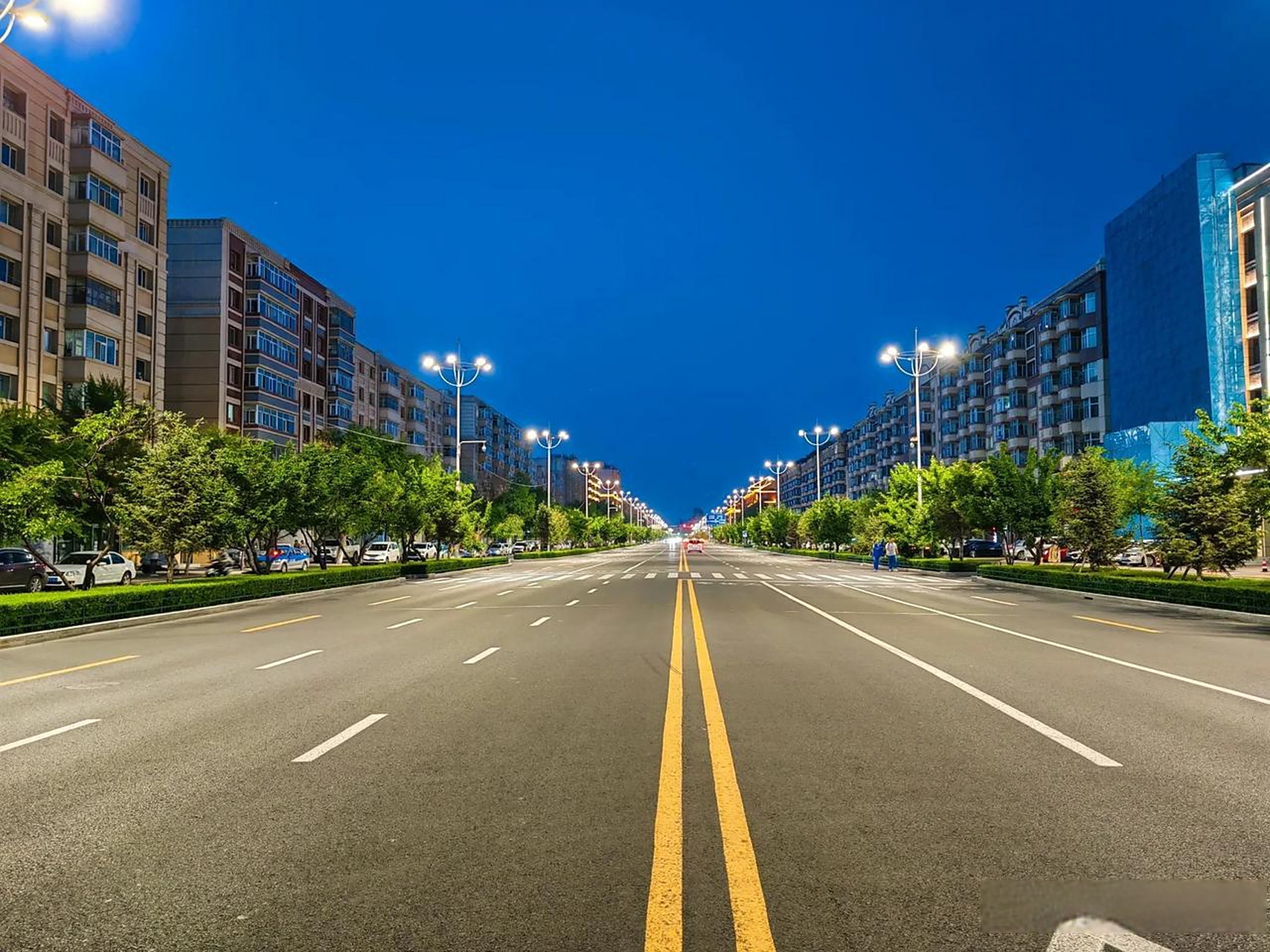 佳木斯头条 佳木斯夜色长安路,如今的佳木斯焕然一新全新面貌,干净