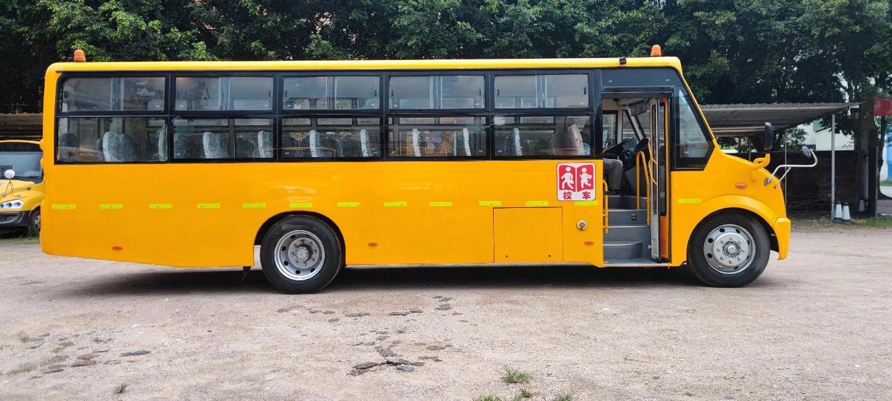 15年长安小学生校车51座 长9.3米 国四排放 柴油版更省油 精品车况