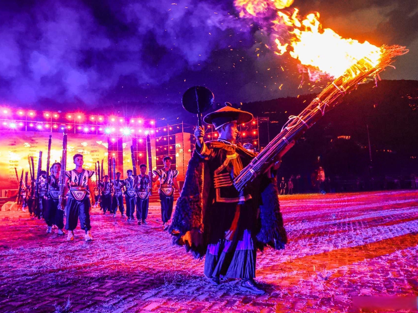 西昌凉山火把节在每年农历的六月份,是彝族最盛大的节日