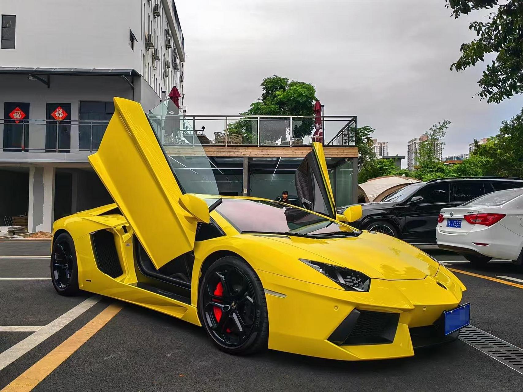 新到兰博基尼lp700带启停功能.2015年上牌:兰博基尼 埃文塔多lp700 1.