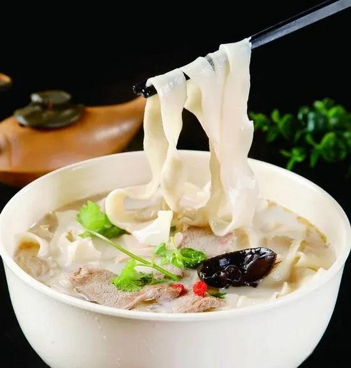 羊肉烩面最好吃, 来河南吧, 来我家吧, 给大家做一碗地道的河南烩面.