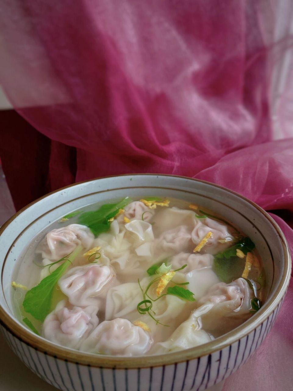 金鱼云吞 金鱼样子的云吞,专治挑食的宝宝. 加了红苋菜汁,颜色也好看.