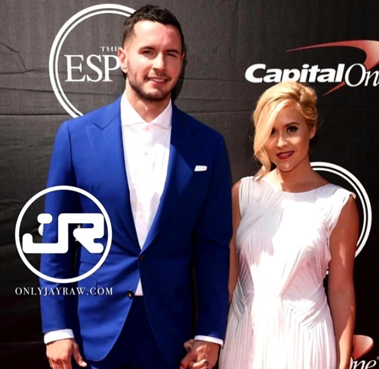 雷迪克和妻子在2011年结婚,目前两人有两个