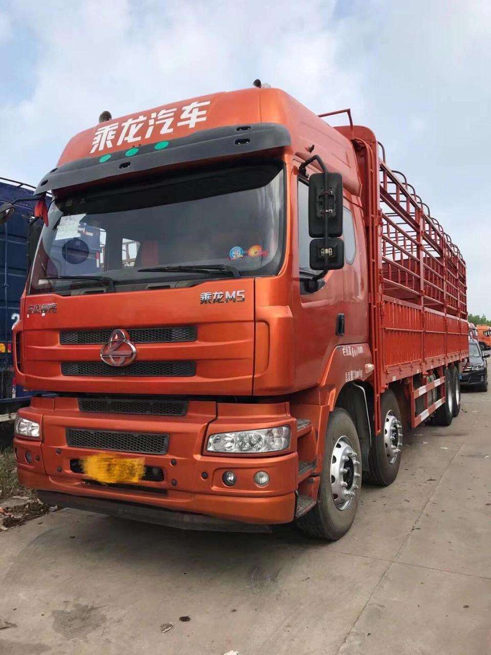 运输车 乘龙m5前四后八9米6高栏 16年8月上户,国四,350玉柴动力 驾驶