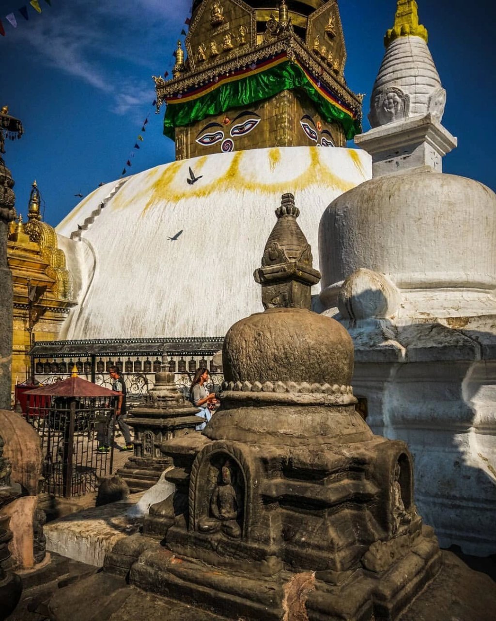 尼泊尔寺庙之斯瓦扬布纳特寺 猴庙 佛塔佛龛内供奉着五方如来 因为