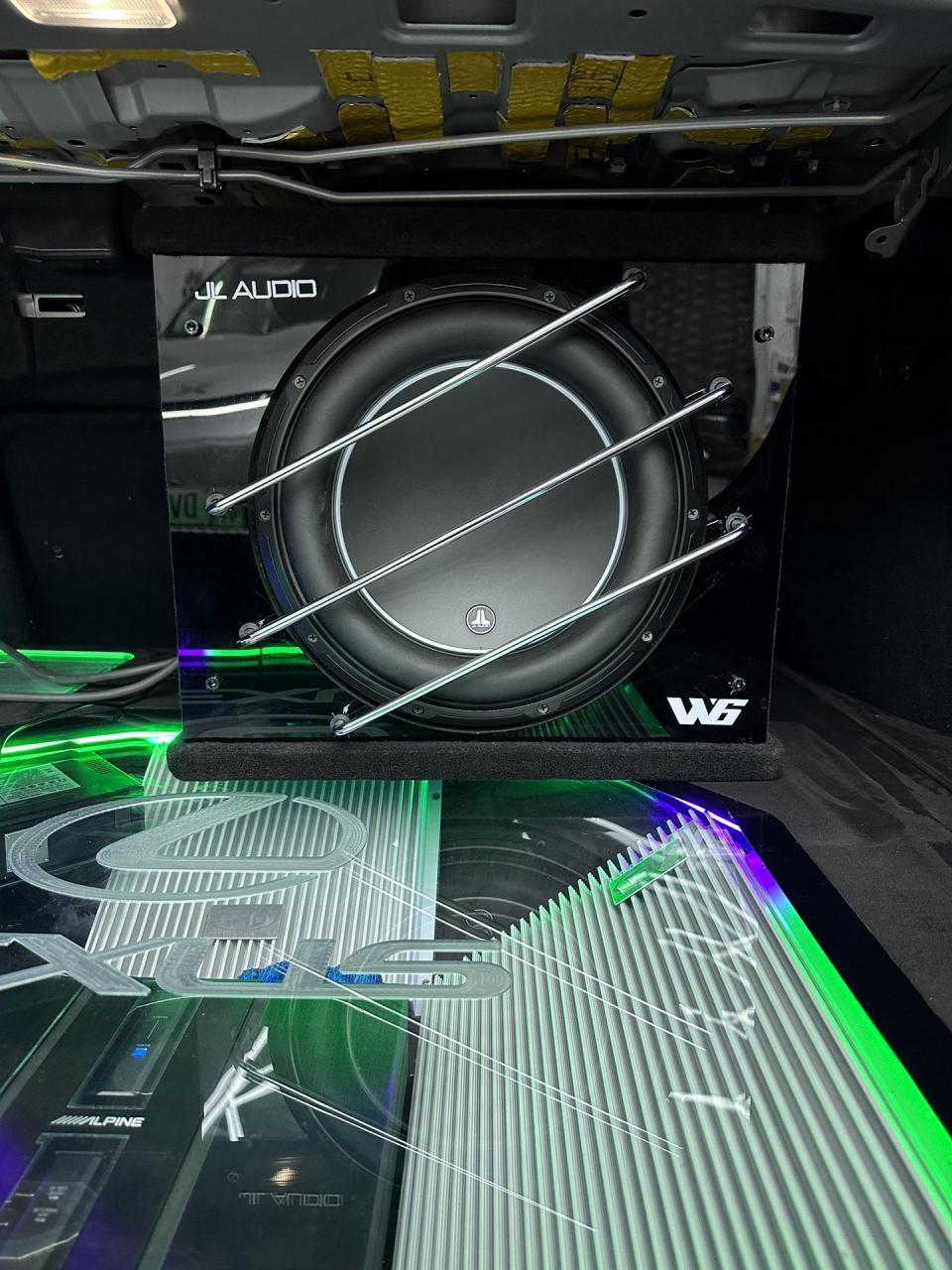 捷力10寸w6,12寸w6有货,需要的来汽车音响改装