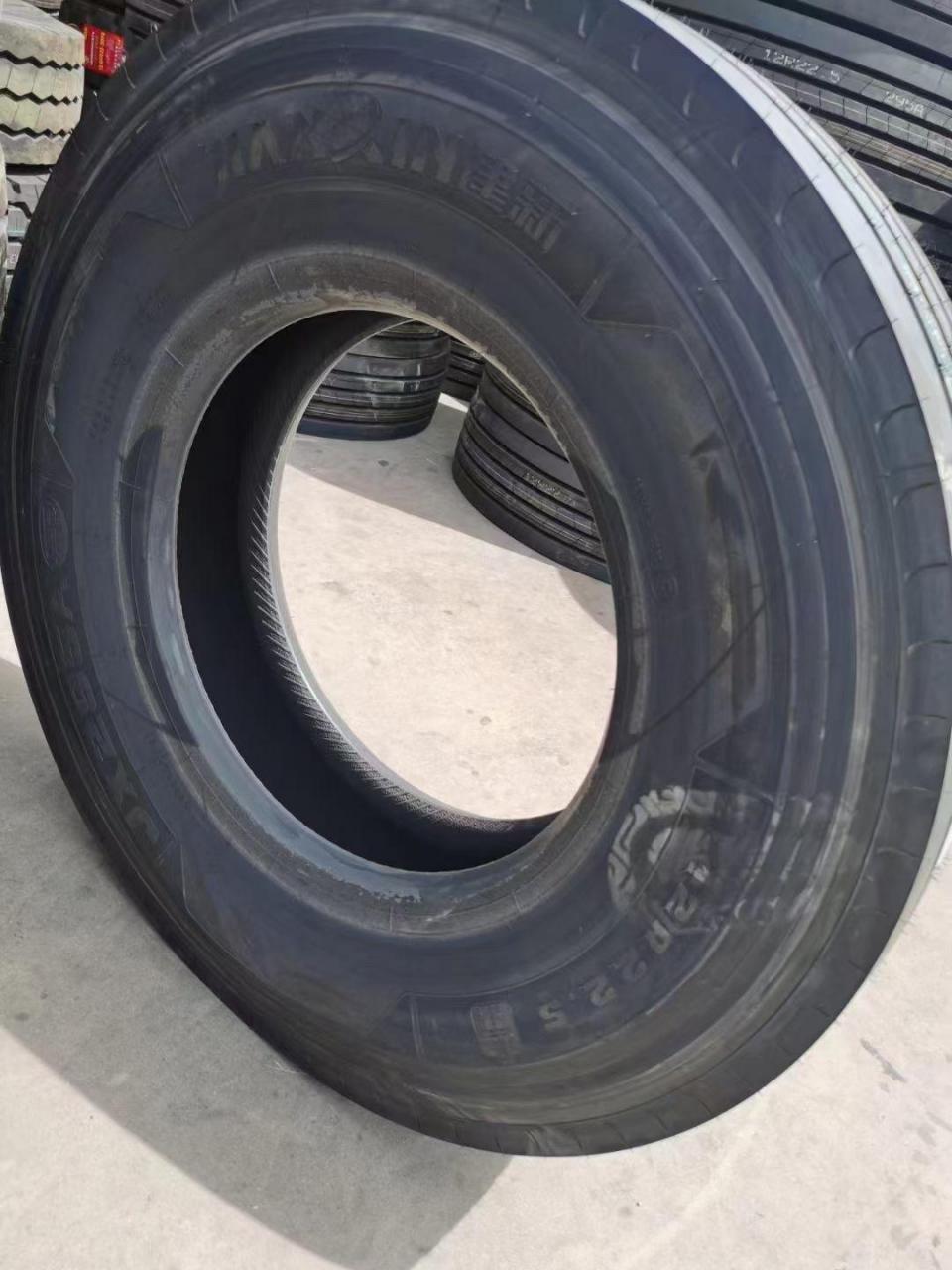 胎面加宽24花纹加深18 耐磨50万公里,扛载150吨,特价处理一批.