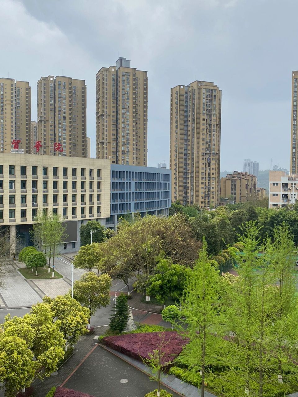 重庆民办学校/重庆对外经贸学院(涉外) 93地理位置:铜梁校区距万达