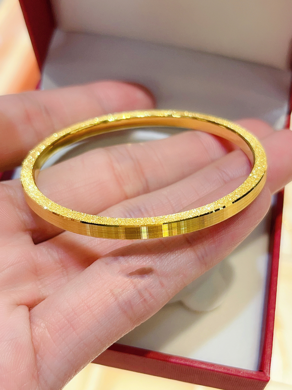 筷子手镯它9615多美7815  黄金首饰里面的重中之重6015