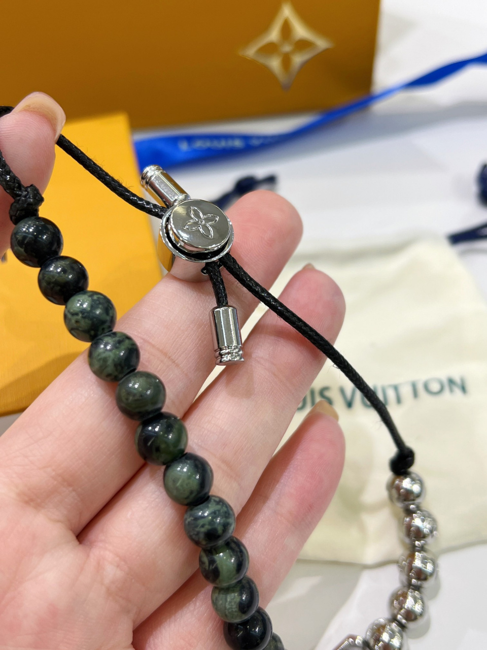 lv手链 驴家新款monogram beads手链,男士佩戴特别帅气的一款,由双色