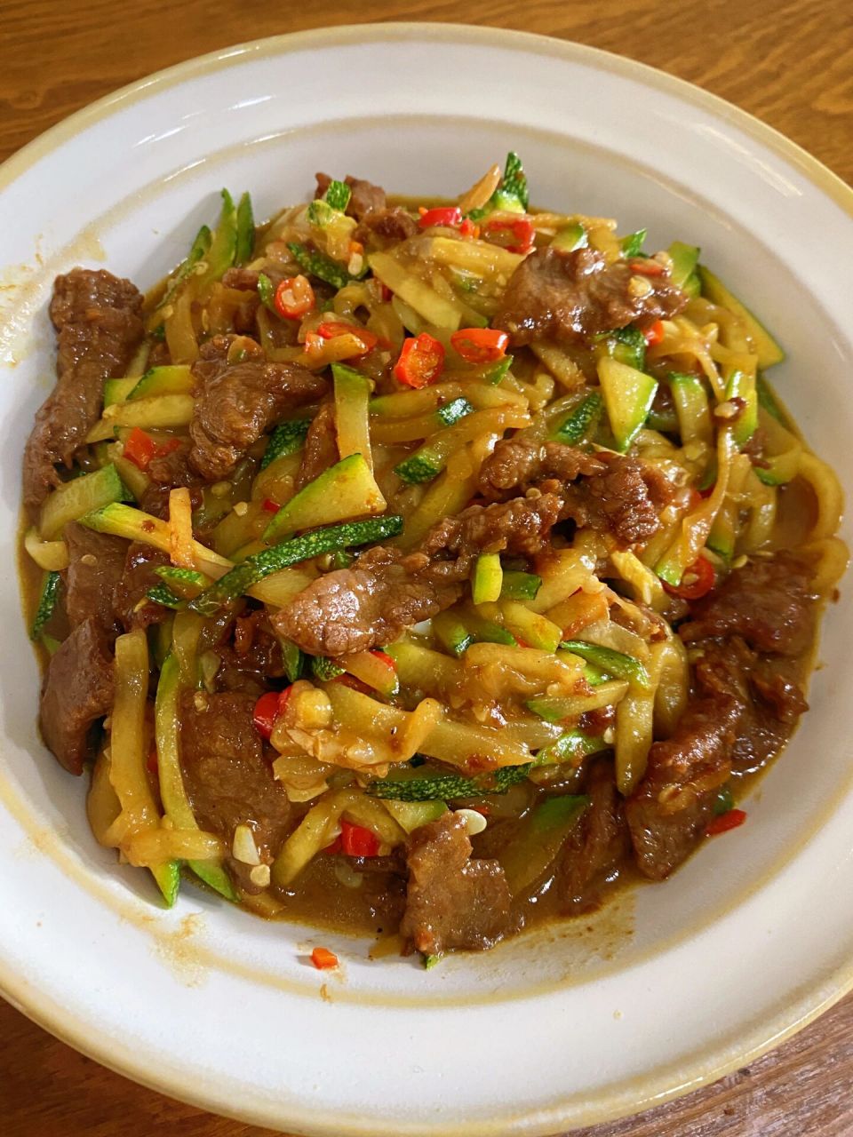 嫩南瓜炒牛肉,米饭的黄金搭档 小时候的味道 小时候家里菜园里的嫩