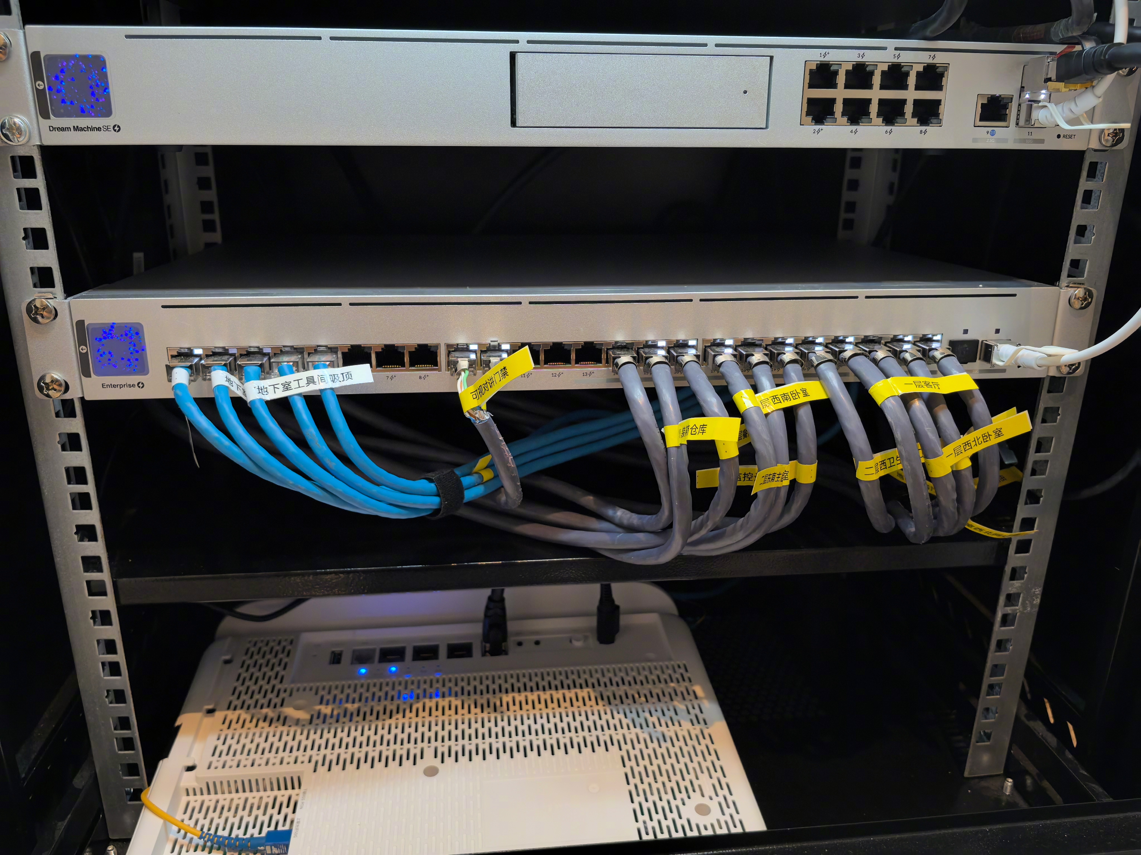 之前是这个家里小机柜,也算整齐