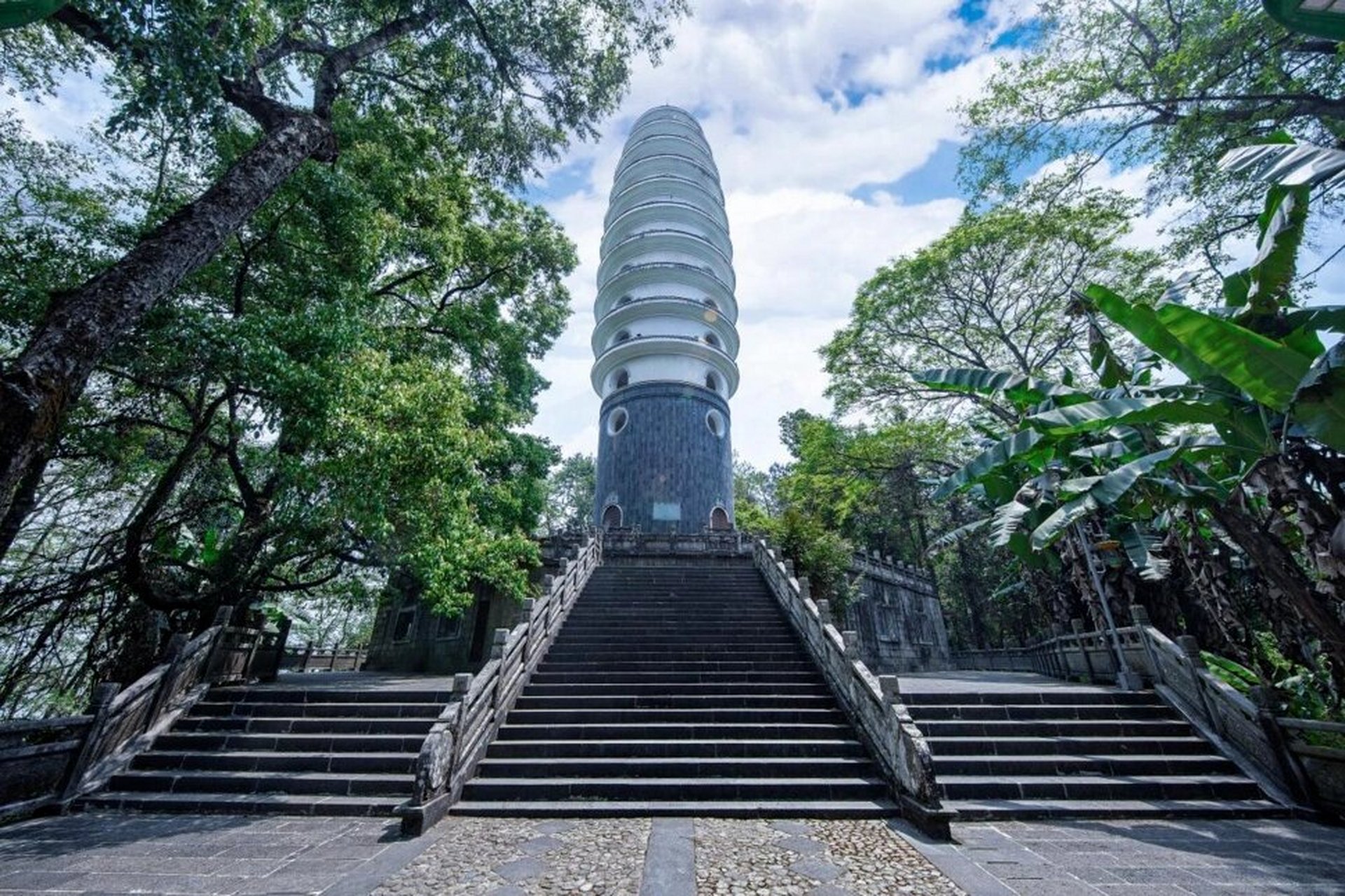 远离人群,腾冲之旅,(来凤森林公园) 来凤山国家森林989898公园