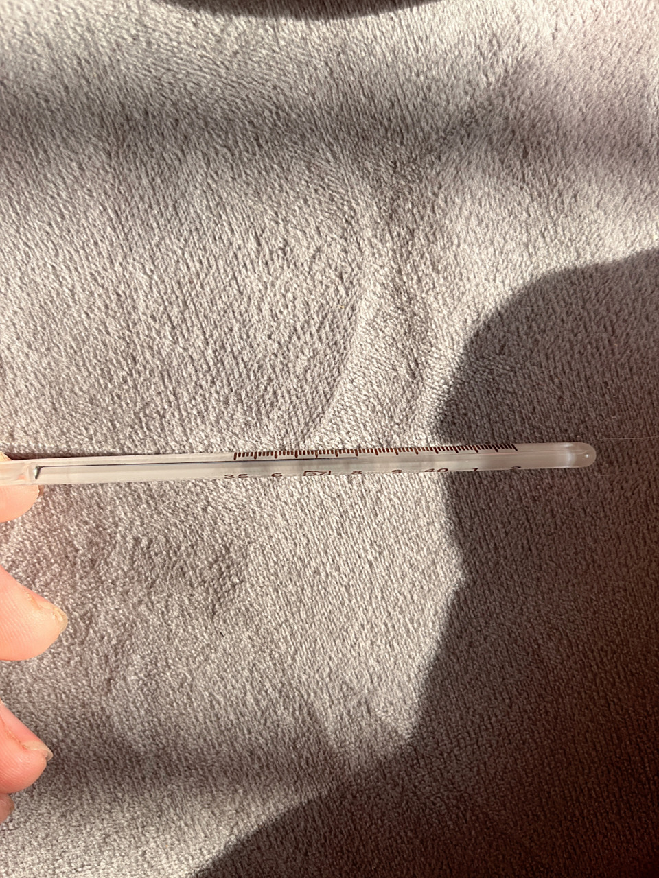 也不难受,也没感觉发烧,但是体温一直38度94