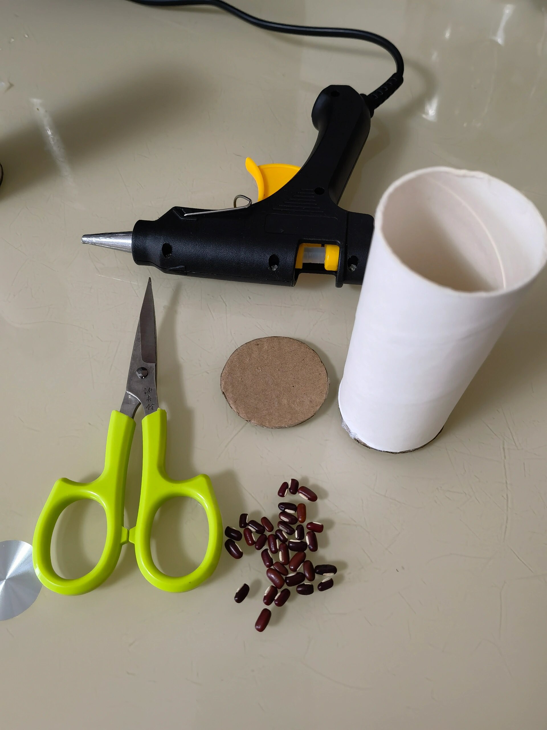 幼儿园作业—自制乐器—沙锤