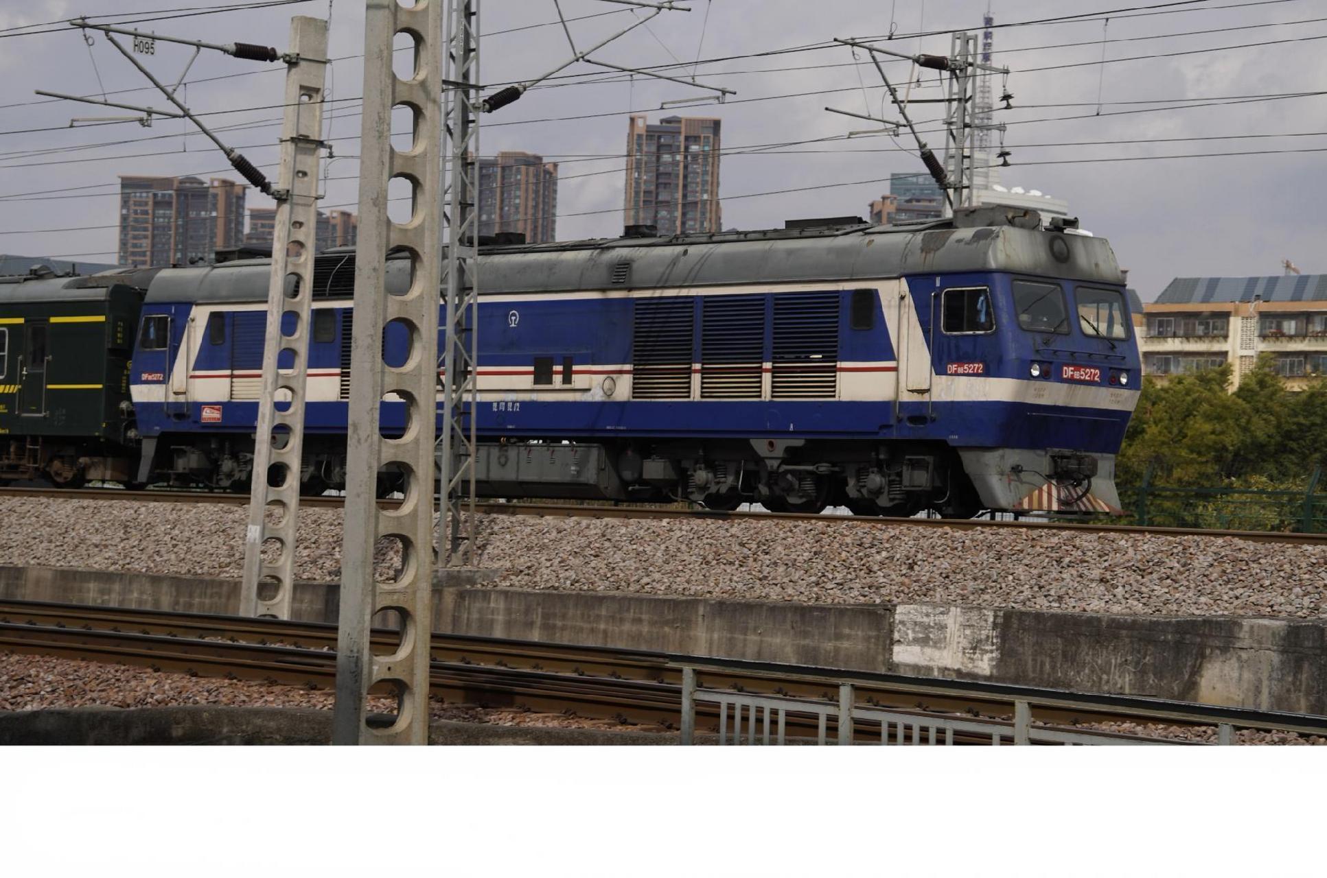 中国铁路 df8b型内燃机车.