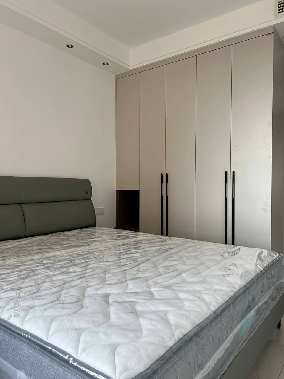 欧派衣柜子午灰安装实景 无滤镜 无灯光 实物拍摄