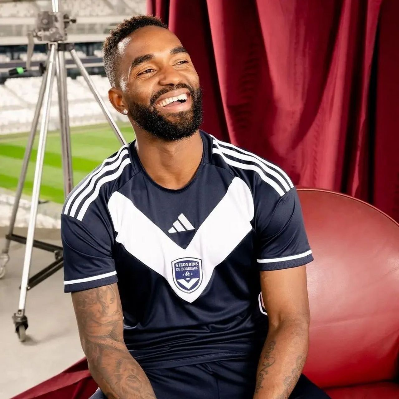 波尔多发布2023-24赛季主场球衣 #足球#0202#小红书竞技场#02