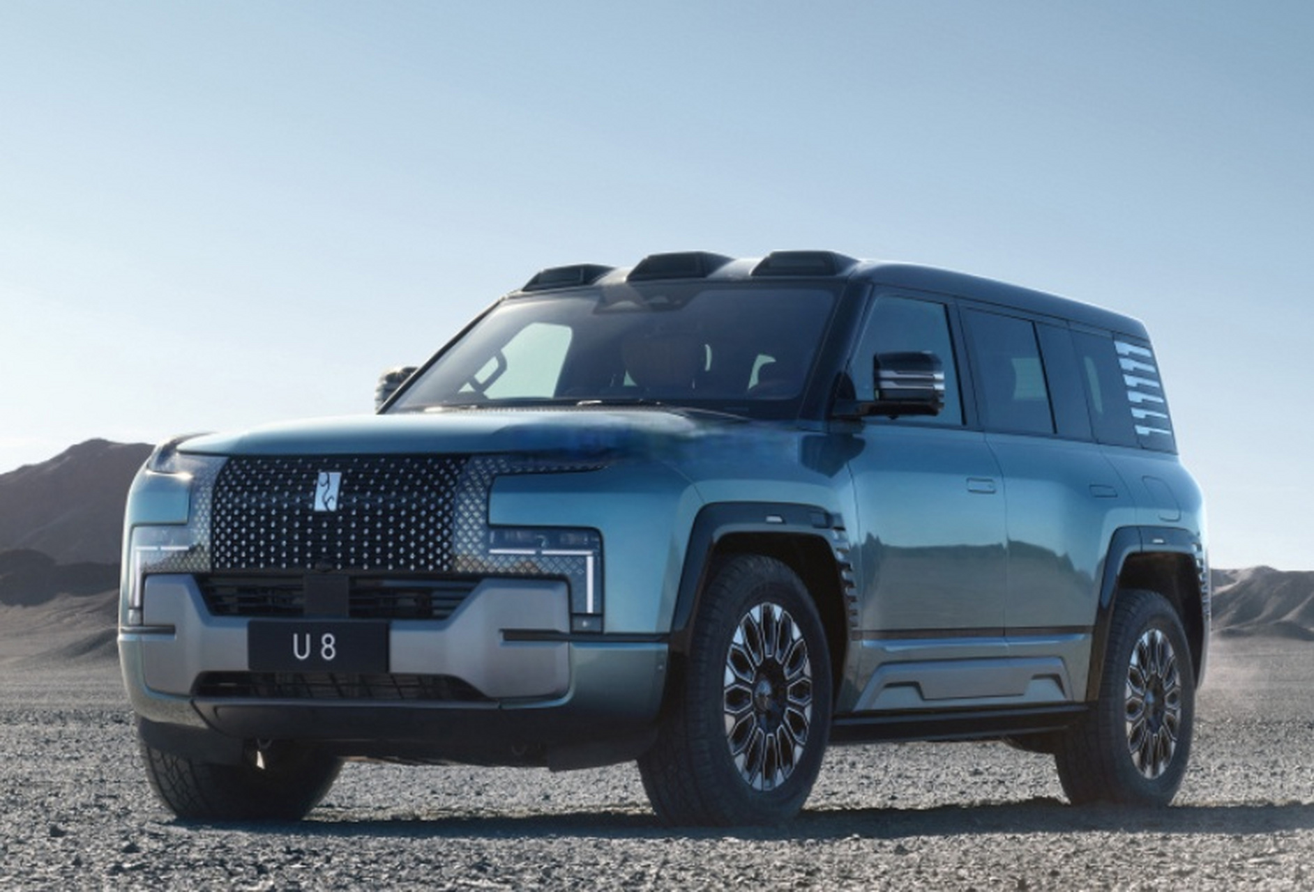 比亚迪仰望u8和猛士917,定位都是高端自主品牌越野车,身价都不低的