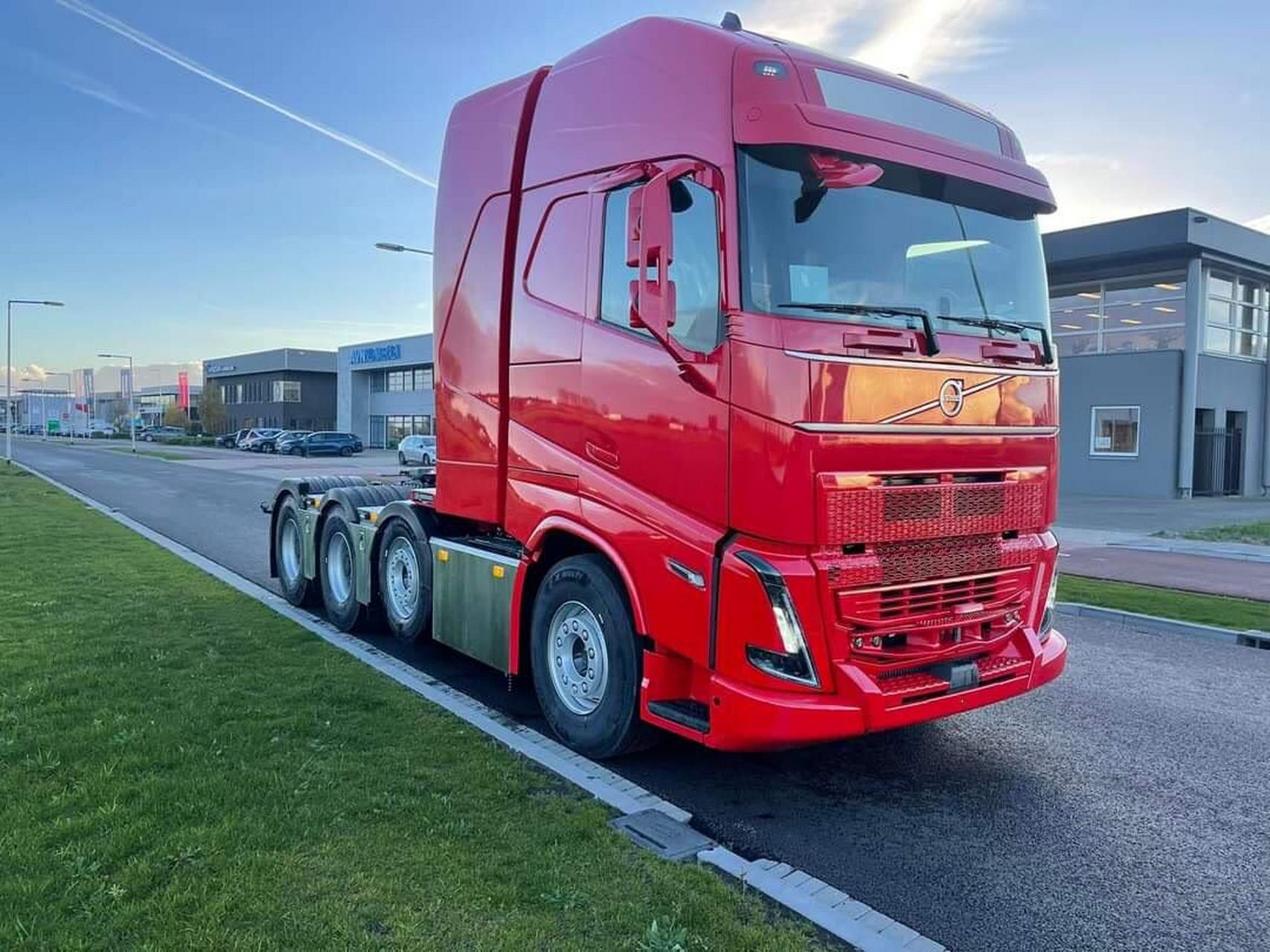 颜值在线!沃尔沃大件运输重型牵引车 8×4,10×4