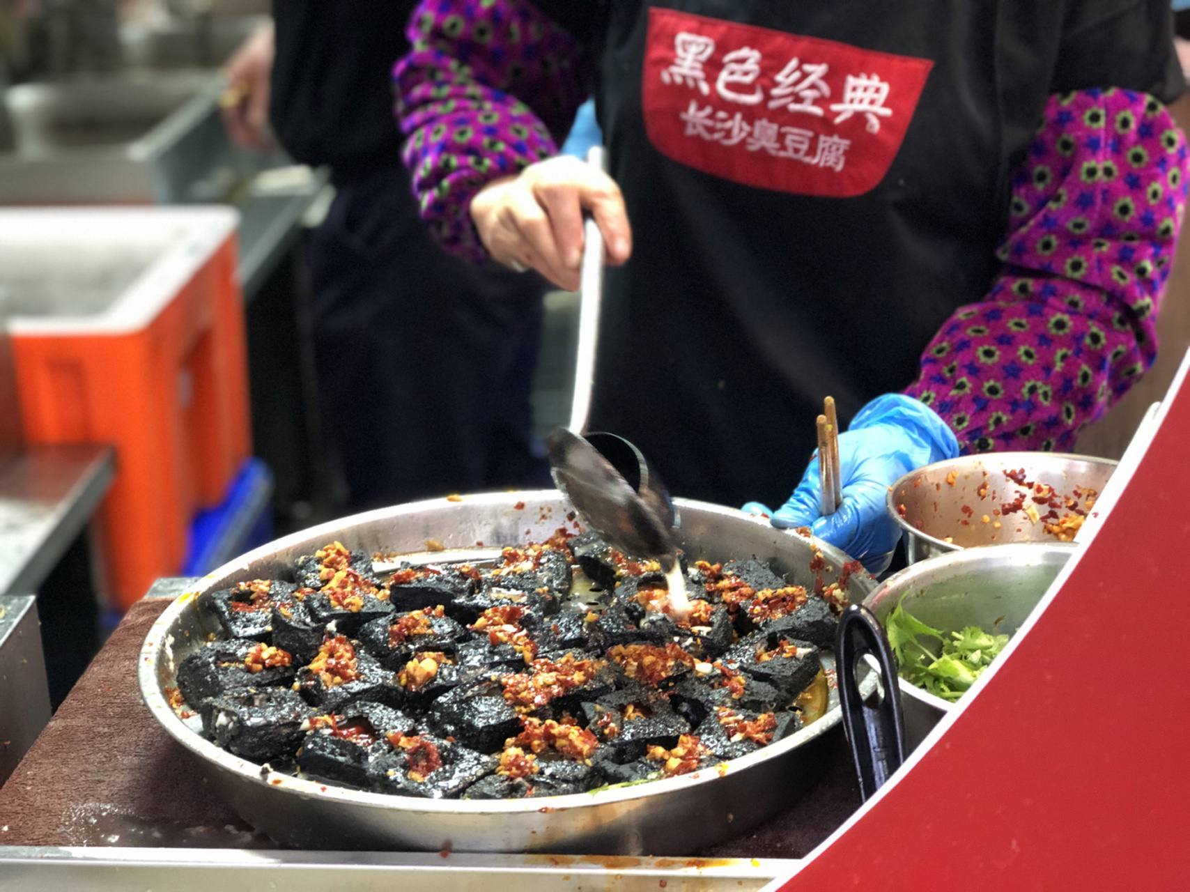 幽蓝拿铁 还阔以 再就是长沙臭豆腐  黑色经典真的绝了  我感觉我能