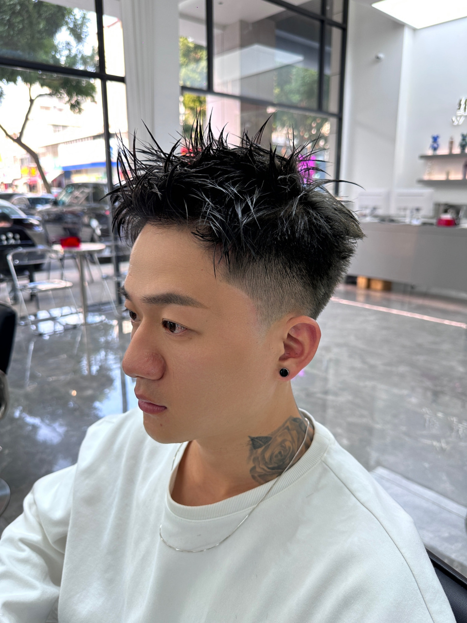 他说他要剪一个asen的造型 凌乱前刺 局部渐变