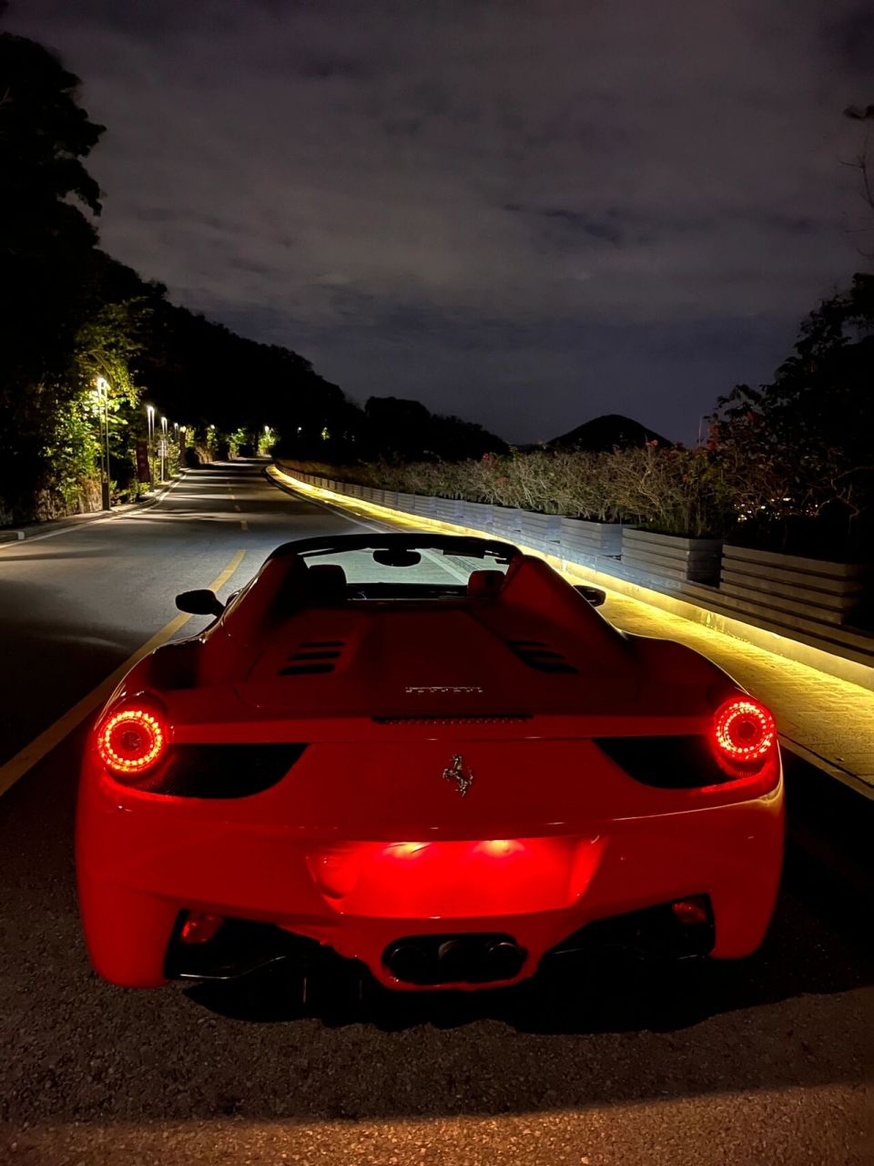 法拉利458,最美夜景打卡 自驾游太阳湾公路