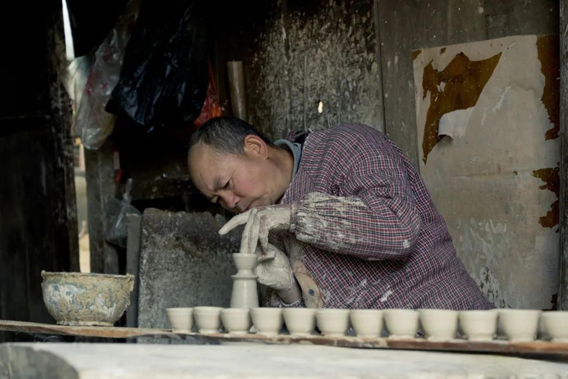 总要去趟腾冲吧# 【腾冲"三宝"——碗窑土陶】三联村号称需要历狙选