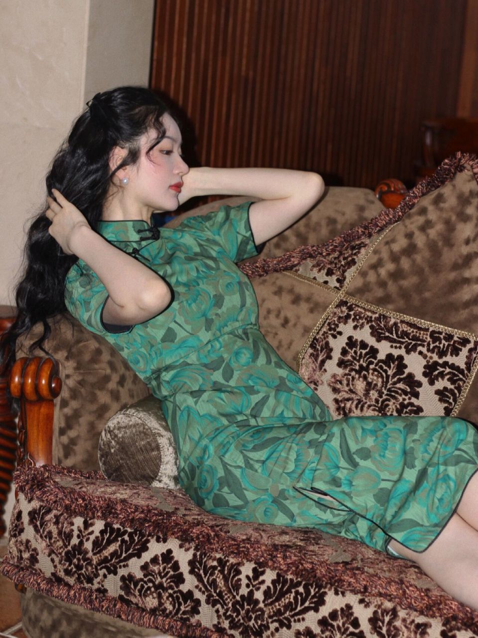 沪上阿姨为何那样 旗袍坐姿可以多样但是后片必须贴我腿上