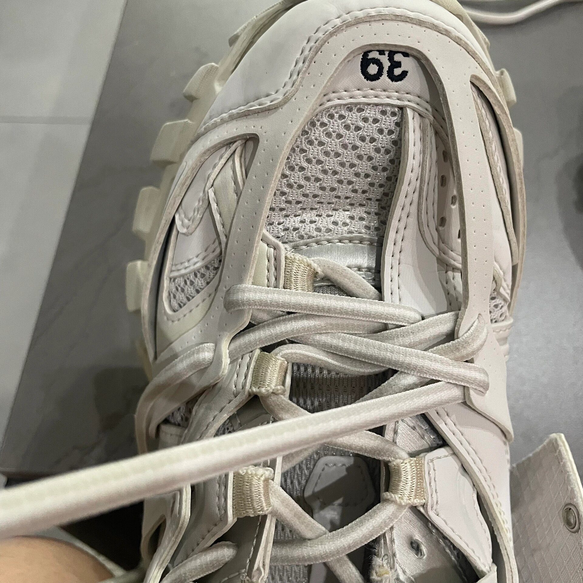 巴黎世家track鞋带系法 有多少小伙伴和洗鞋店老板被这双鞋难倒 快