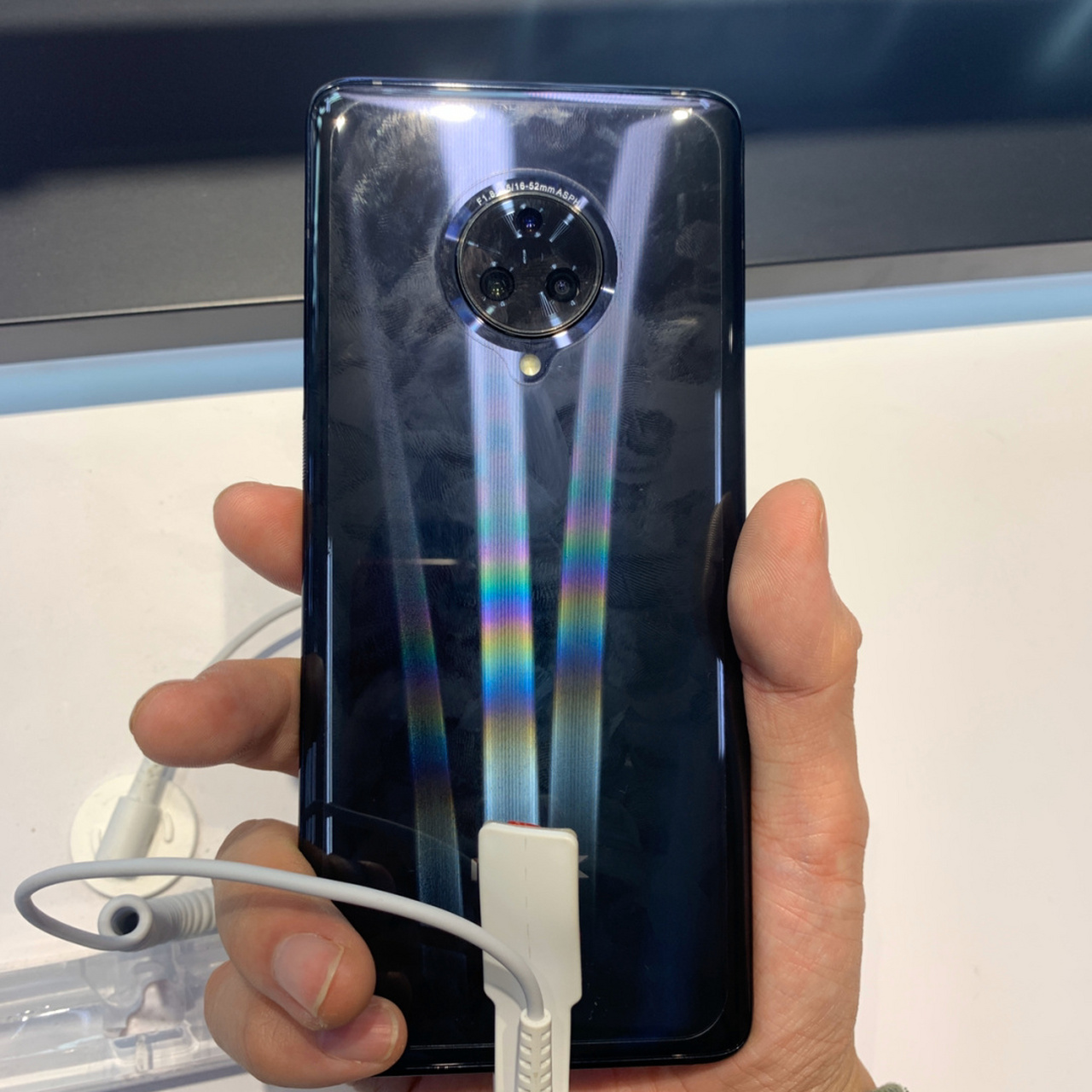 vivo nex3 5g版本 线下去体验了一下vivo nex3 5g版本,很漂亮,瀑布屏