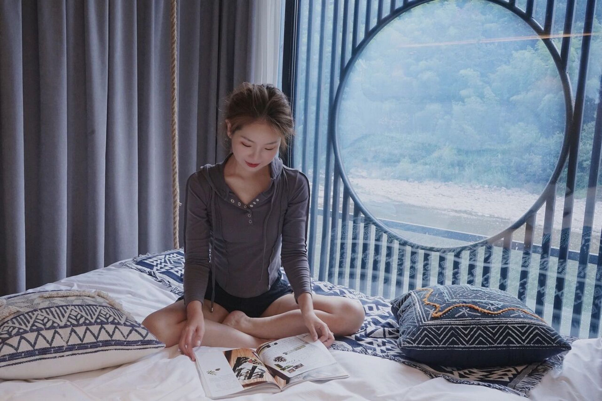 关于怎么发微信朋友圈 首先 91撸好照片回家开心p图 p图app:美图