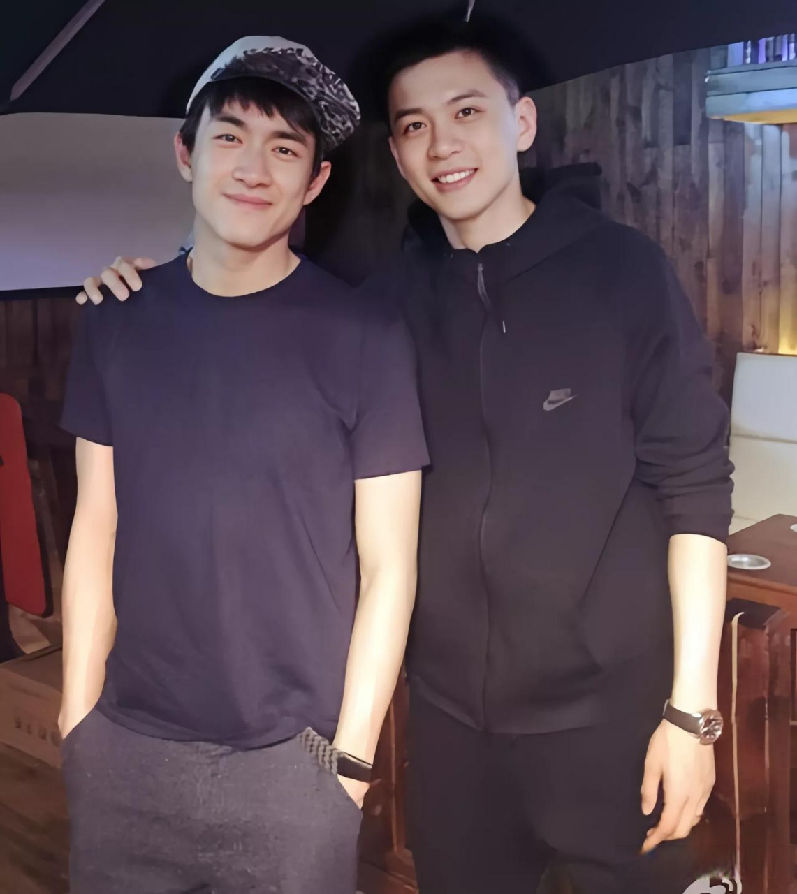 林更新和杨鸣,哪个看起来更像明星? 很明显是杨鸣!