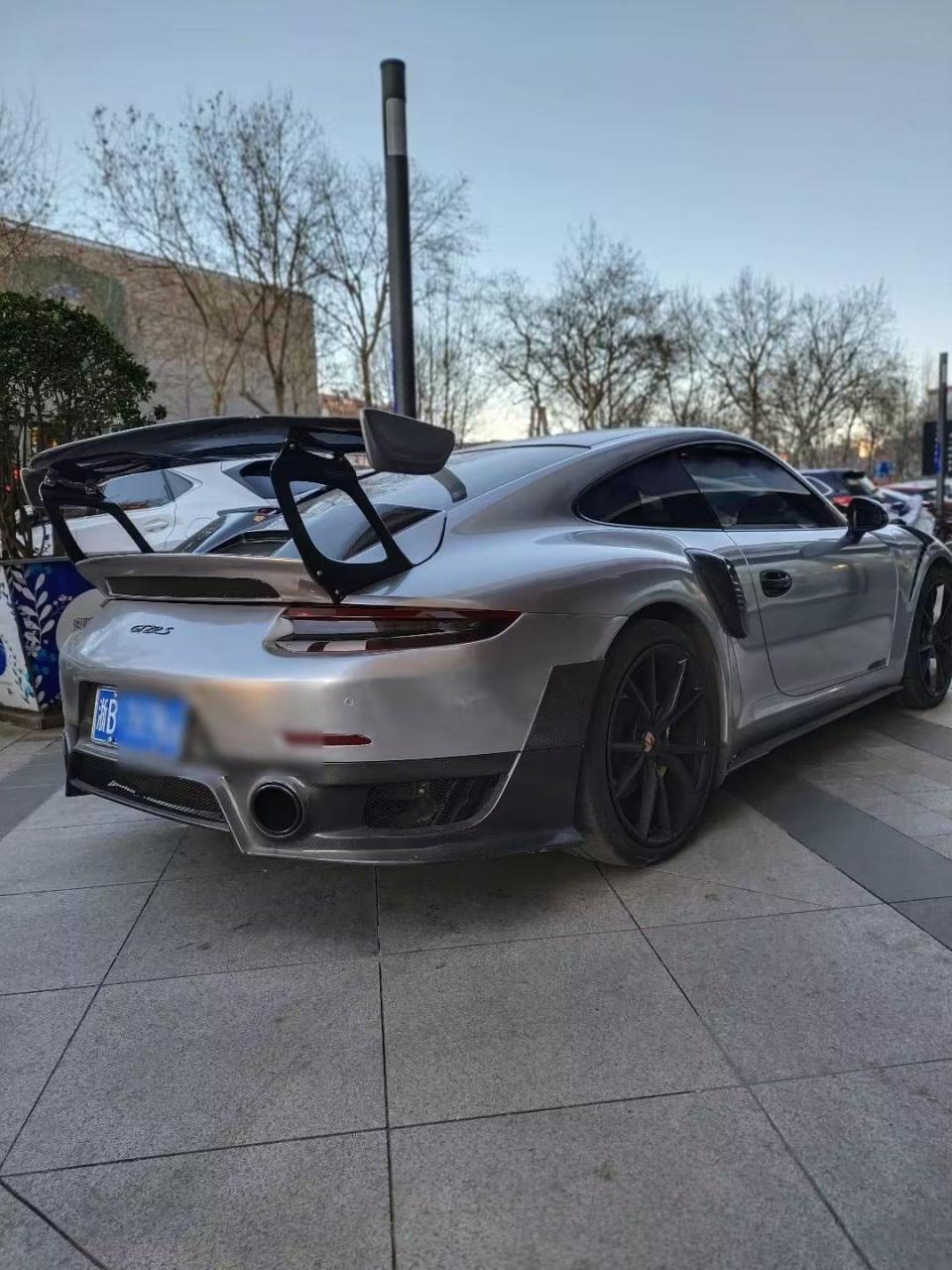 保时捷911 gt2 rs全国50台心中的蛙王903.8升双涡轮增压v6发动机2.