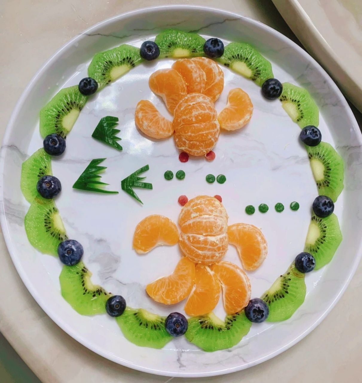 二年级小朋友做的水果拼盘(三) 国庆假期结束 最后来一波孩子们的作品