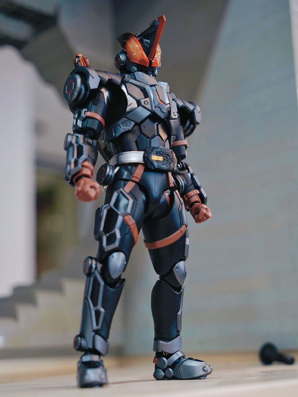 这个假面骑士的背影真戳我 虽然圣刃一集没看,但是这个皮套设计,是令