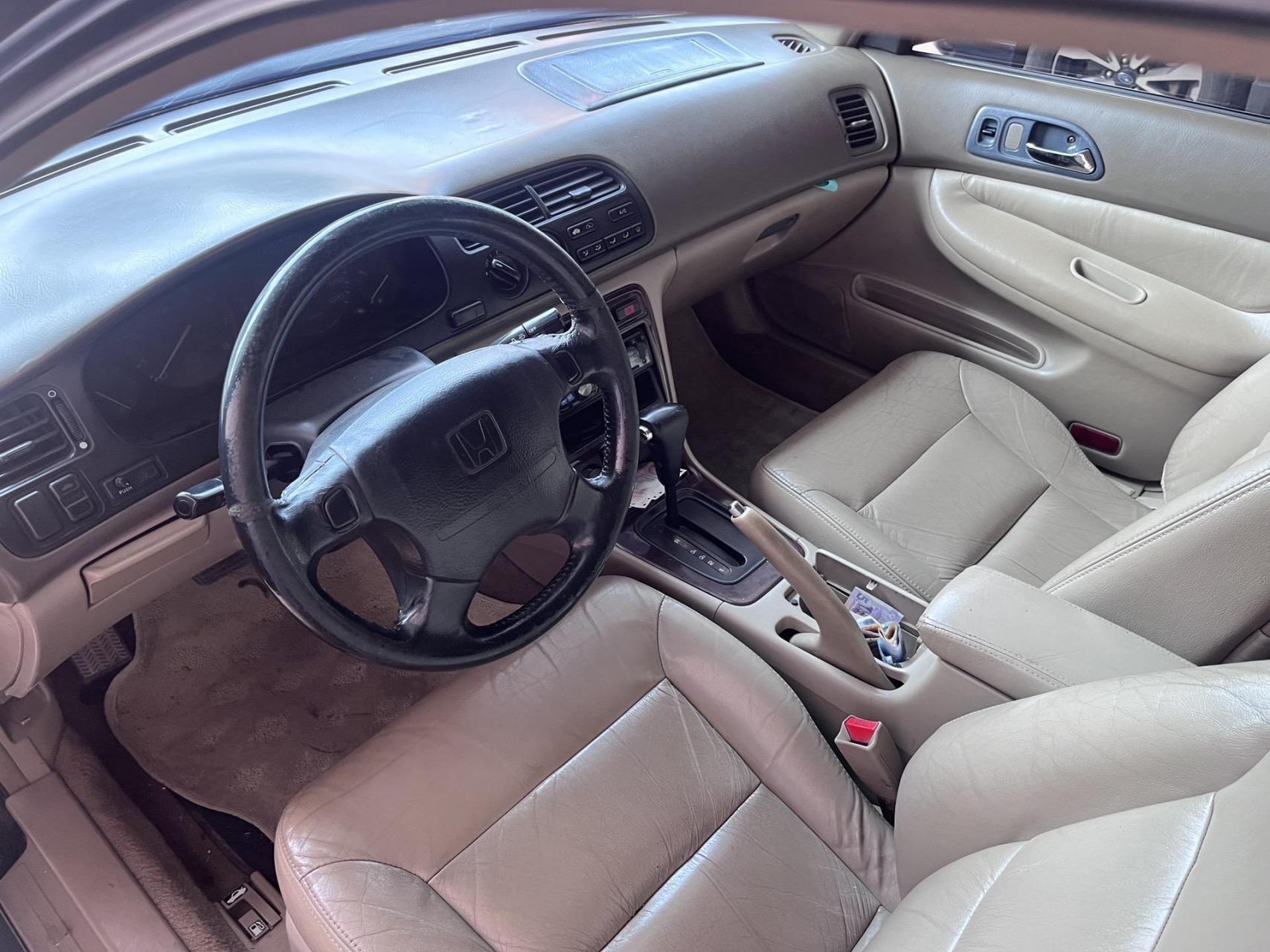 97年产98年上牌的纯进口本田cd5(五代雅阁)2.