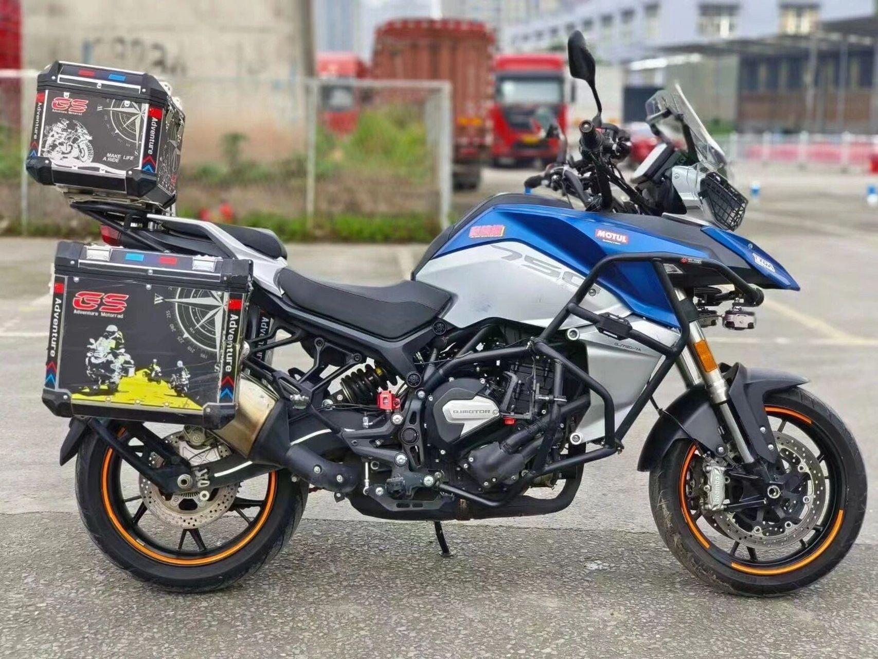 21年钱江骁750公路三箱版 74安全行驶2.