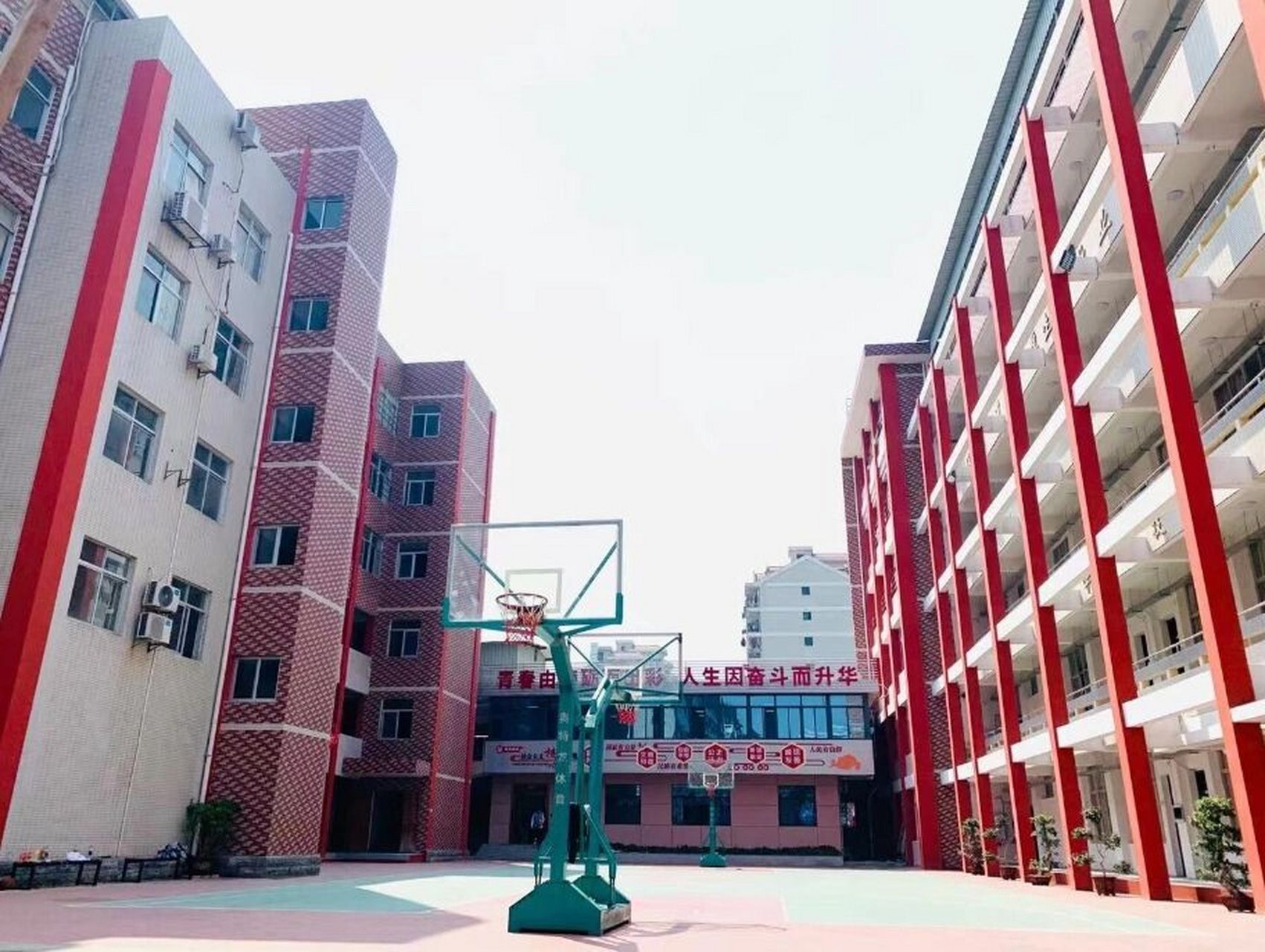 福建商贸学校校园环境怎么样 福建商贸学校是一所集中职教育,五年制大