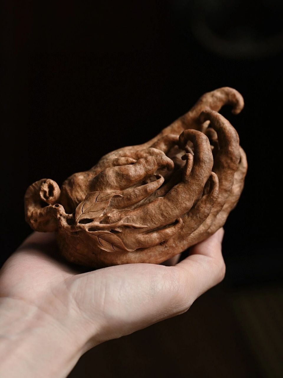 佛手古朴自然,把玩,清供置于案上,几度风雅 老山檀"佛手" 色泽温润,纯