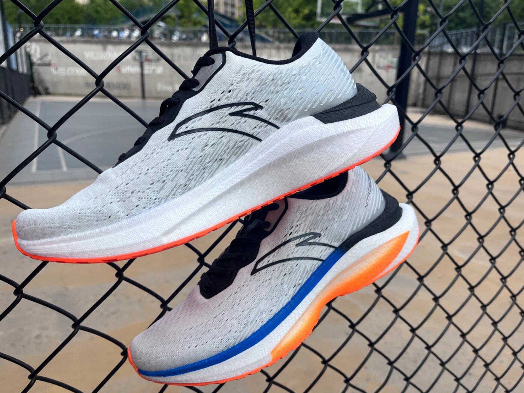 啧啧啧,这是安踏|冠军款 安踏这款奥运冠军跑鞋上脚非常舒服,鞋子